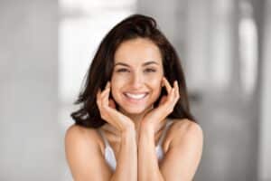 Woman with white smile in Herrin, IL